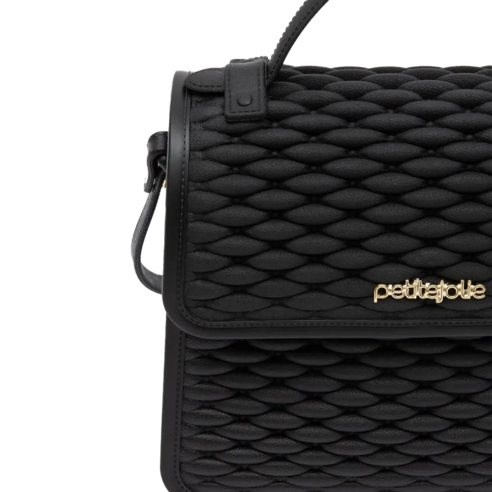 Bolsa Petite Jolie Vic II preta com textura 3D e alça tiracolo ajustável vista frontal lateral